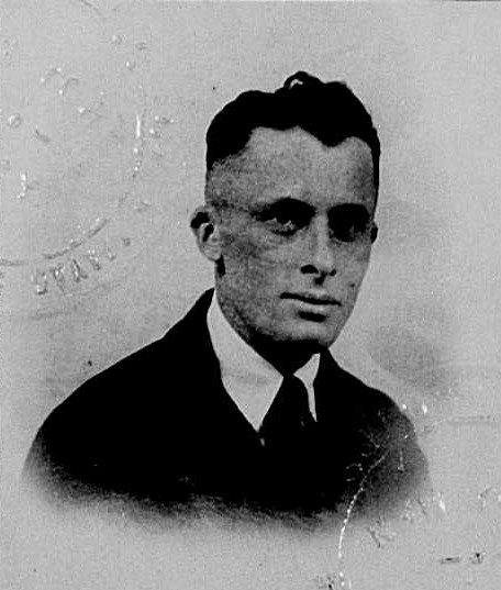 Simon Miller Jordan na pasové fotografii z roku 1919 (28 let)