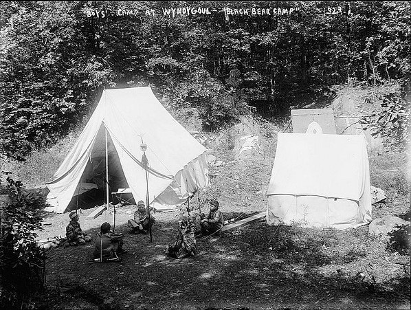 Kmen Blackbears (Port Chester/Rye), při táboření na Wyndygoulu roku 1906.