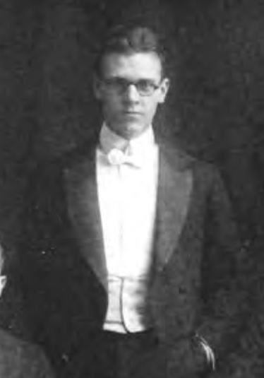 John Louis Liecty v roce 1922 během studia na MIT