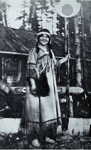 Soubor:The Woodcraft Girls in the City 1918-illus11.jpg