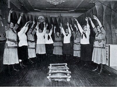 The Woodcraft Girls in the City 1918-illus2.jpg